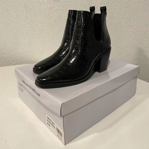 Steve Madden - Size 8 Women - Black Croc Booties